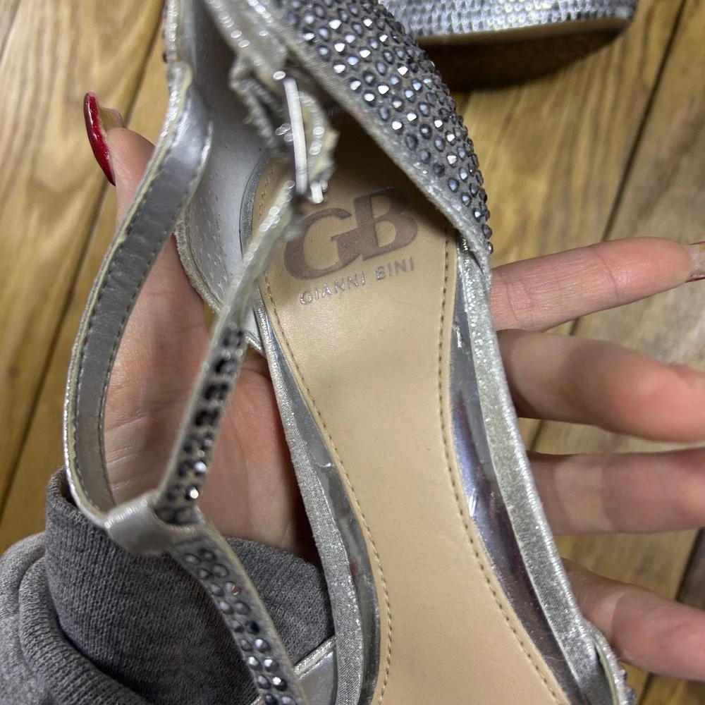 Gianni Bini Silver Rhinestone Embellished T Strap Platform‎ Heels Size 8M